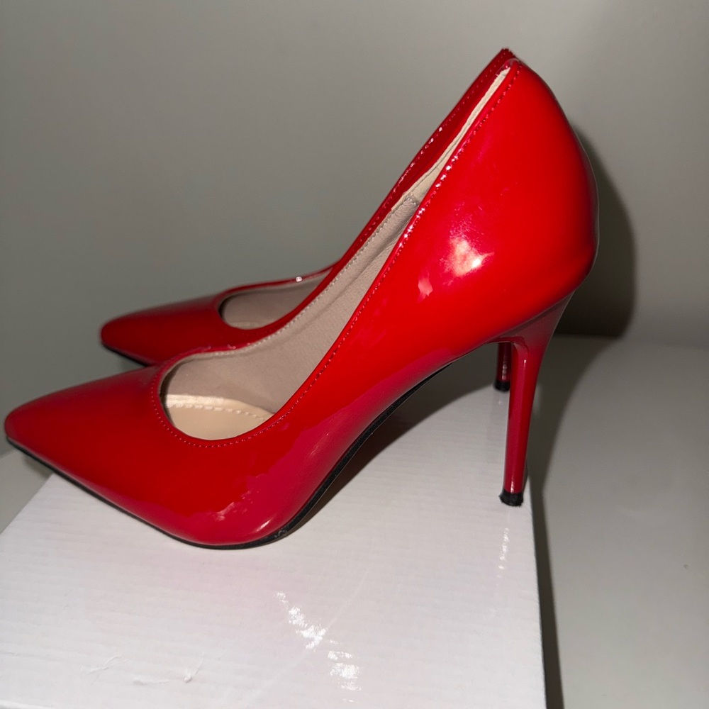 Red pumps - Picture 4 of 6